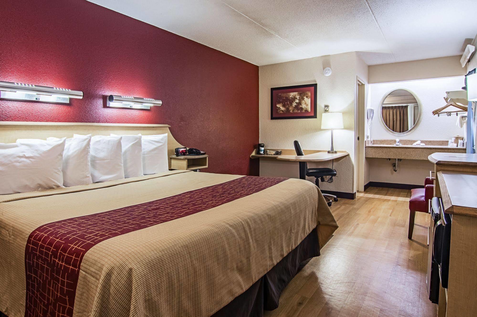 Red Roof Inn Detroit/Southfield Bagian luar foto