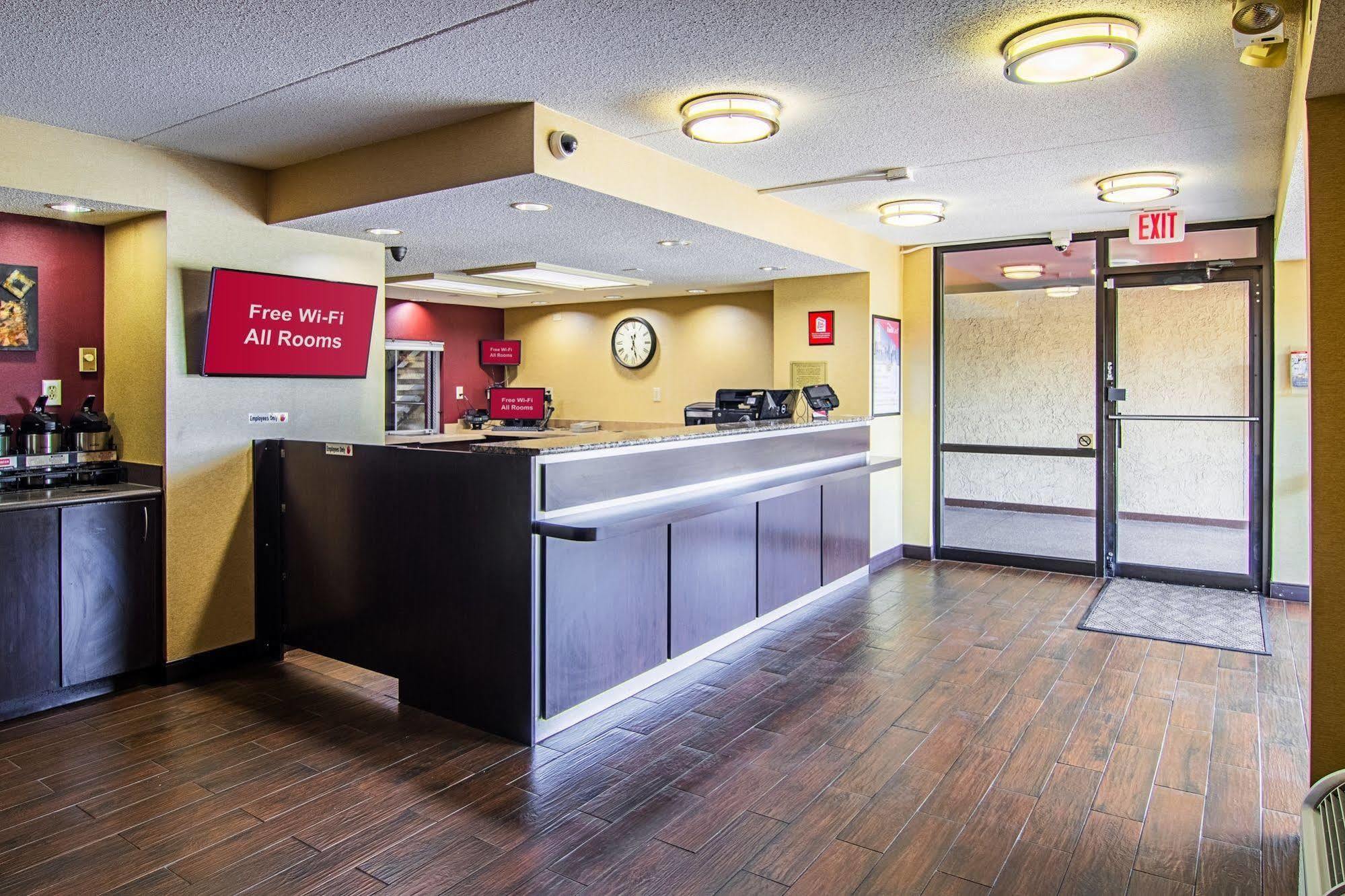 Red Roof Inn Detroit/Southfield Bagian luar foto